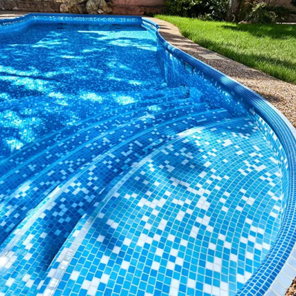 Curățenie la piscină